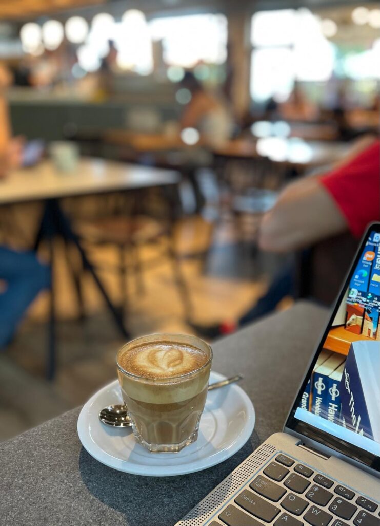 ביי דה וויי כפס