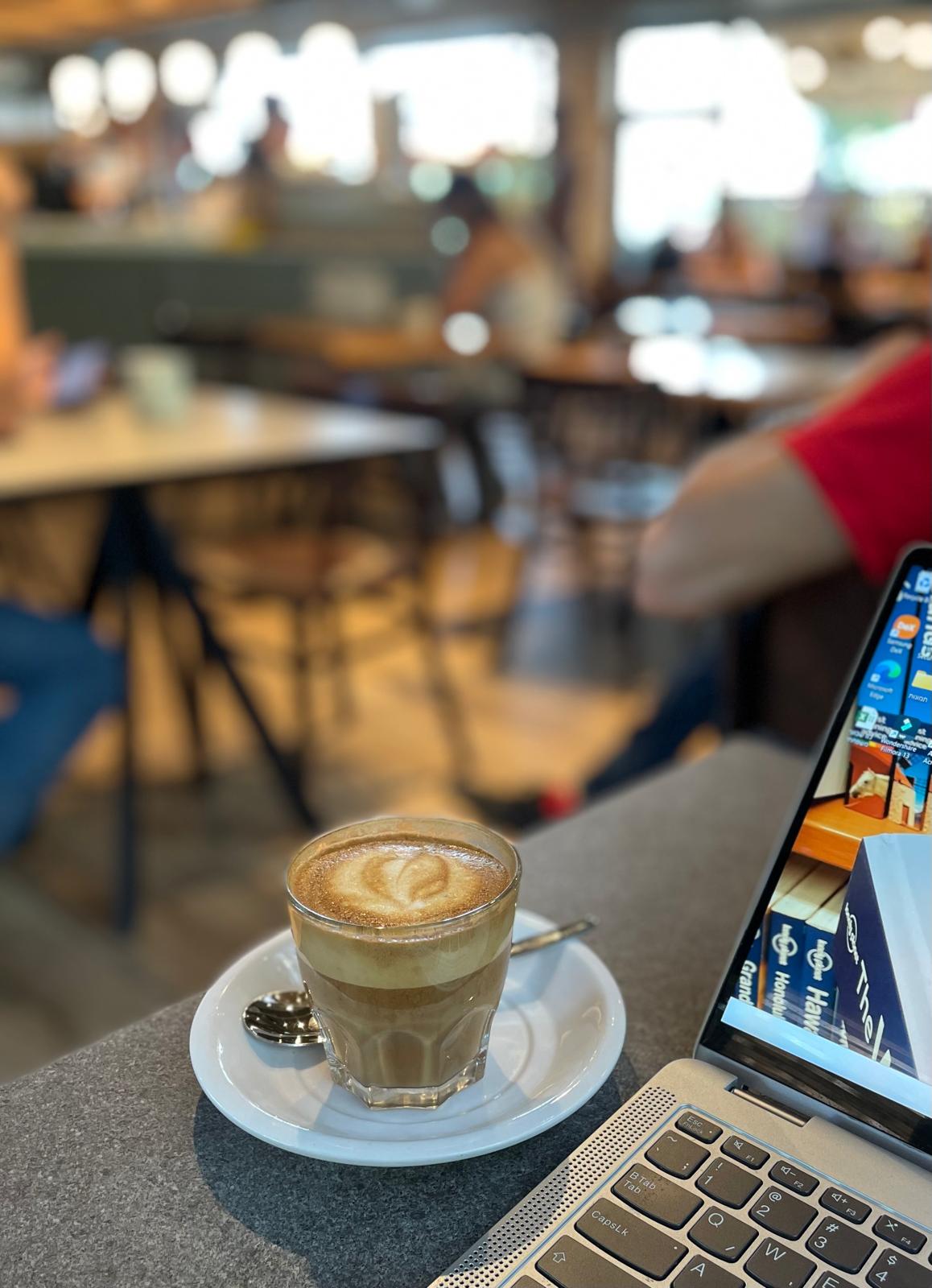 ביי דה וויי כפס