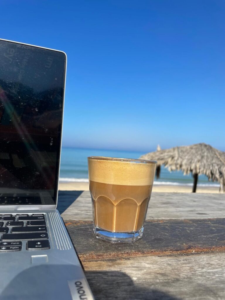 מנאו נעורים